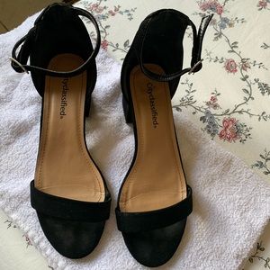Black sandals w heel